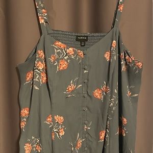 💕Adorable💕 Torrid buttoned tank